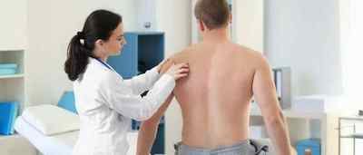 Прищі на плечах у жінок і чоловіків: причини і лікування