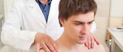 Прищі на спині: причини появи і лікування