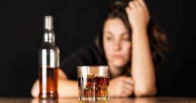 Після алкоголю болить шлунок: чому виникають болі і як їх усунути