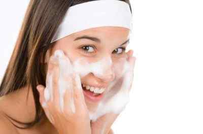 Секрети ефективності масок з димексидом від зморшок на обличчі і 5 простих домашніх рецептів