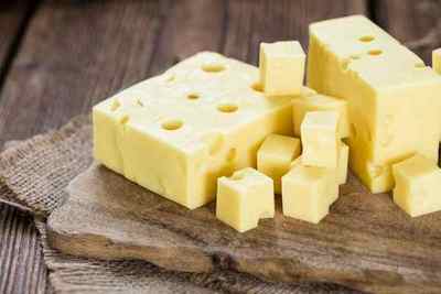 Сир при гастриті: які сорти можна вживати, заборонені продукти