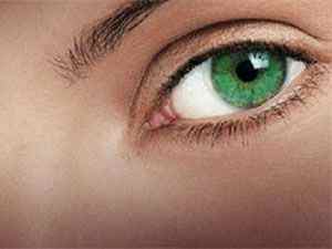 Смарагдові очі: особливості, як підібрати макіяж до такого кольору, фото