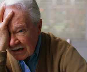 Стареча сенільний деменція: симптоми і лікування