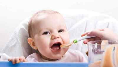 Фахівці дають рекомендації по годівлі малюків