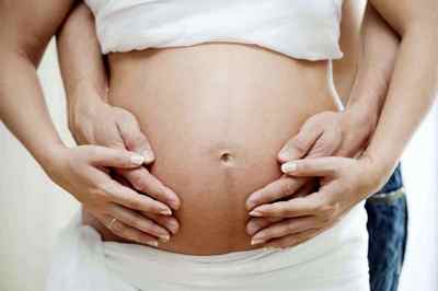 Темна смужка на животі під час вагітності