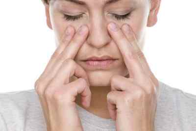 Точковий масаж носа і пазух при нежиті і закладеності носа