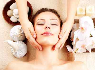 Точковий та інші прийоми масажу для шиї від зморшок: вчимося робити в домашніх умовах