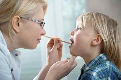 У дитини болить горло: чим лікувати?