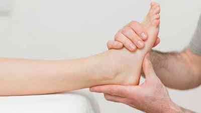 Вивих щиколотки: симптоми і лікування в домашніх умовах, що робити при розтягуванні ноги в районі щиколотки, перша допомога | Ревматолог