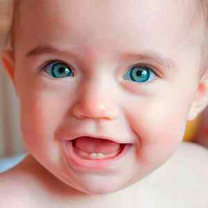 Як допомогти дитині при прорізуванні молочних зубів
