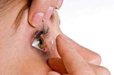 Як користуватися контактними лінзами для очей і правильно зберігати