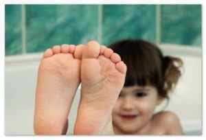 Як парити ноги при кашлі у дитини і дорослого