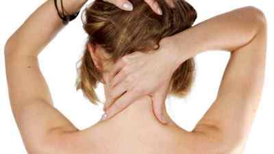 Як правильно робити масаж плечей і шиї: вправи для розслаблення мязів плечового пояса, зняти напругу при остеохондрозі | Ревматолог