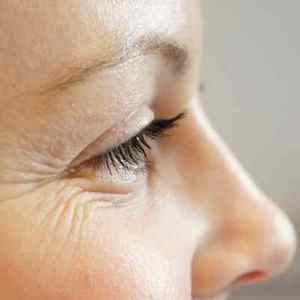 Як прибрати глибокі зморшки на обличчі: найкращі засоби для застосування в домашніх умовах і найефективніші салонні процедури