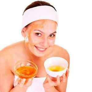 Як приготувати в домашніх умовах маску від зморшок з медом? Кращі рецепти