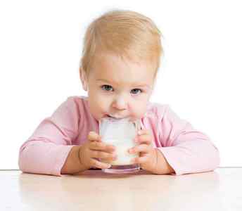 Як вибрати і ввести в раціон дитини молочних продуктів