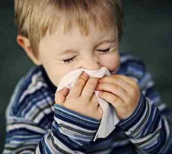 Як і якими засобами лікувати застуду у дитини