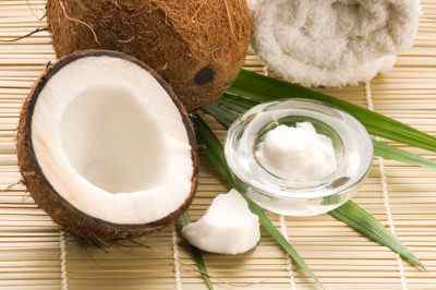 Як застосовувати кокосове масло для особи від зморшок навколо очей?