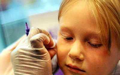 Йде кров з вуха у дитини: причини і лікування