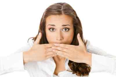 Запах з горла: причини неприємного запаху з гортані
