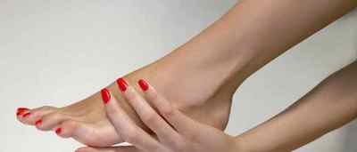 Жировик на нозі: які симптоми і як його прибрати?