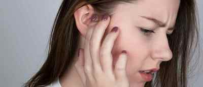 Жировик за вухом або на мочці: як позбутися від ліпоми?