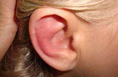 Золотистий стафілокок в вухах: симптоми і лікування