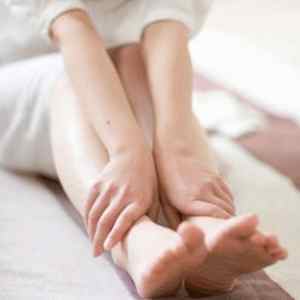 Зводить мязи ніг: причини і лікування, від чого зявляються судоми вночі, що робити і як зняти спазм у чоловіків | Ревматолог