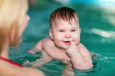 Зясовуємо чи можна купати дитину при нежиті