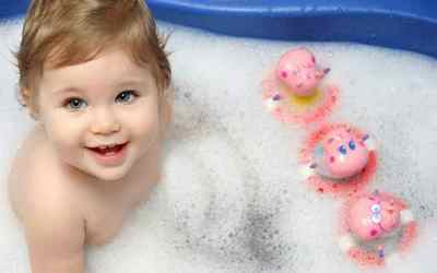 Зясовуємо чи можна купати дитину при нежиті