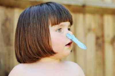 Зясовуємо симптоми і лікування алергічного риніту (нежить) у дітей